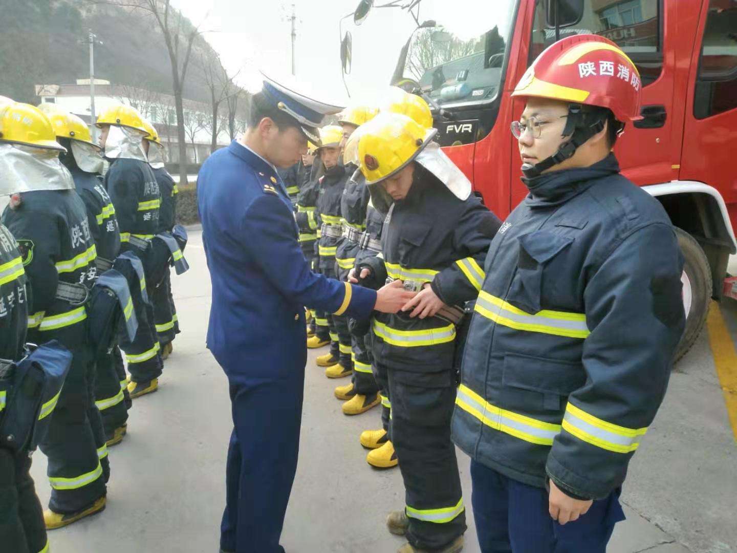 支隊(duì)督導(dǎo)組對(duì)黃龍縣消防救援大隊(duì)春節(jié)前工作開展督導(dǎo)檢查 -.